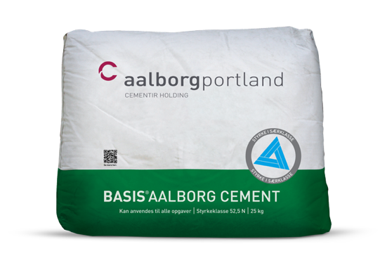 BASIS AALBORG CEMENT (CEM II/A-LL 52,5 N (LA)) er en portlandkalkstenscement, styrkeklasse 52,5 N. Produktet er fremstillet ved samformaling af portlandcementklinker og op til 20 % finkornet kalkfiller. medium