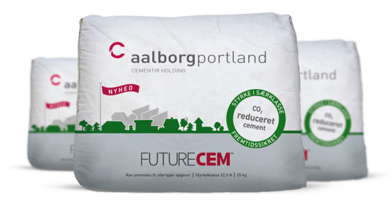 FUTURECEM CEMENT er en portland kompositcement CEM II/B-M (Q-LL), styrkeklasse 52,5N (LA). Cementen udnytter synergien mellem kalcineret ler og kalkfiller, hvilket gør det muligt at reducere CO2-udledningen med op til 30%. big