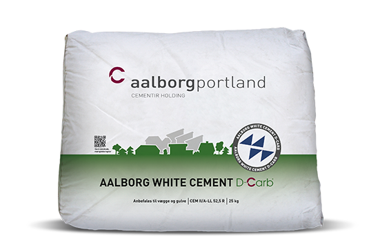D-Carb er en hvid cement produceret med 15% lavere CO2 emission i forhold til almindelig hvid cement. D-Carb har betegnelsen CEM II/A-LL 52,5 R (EA). Cementen er fremstillet ved samformaling af portlandcementklinker og op til 20% kalksten. medium